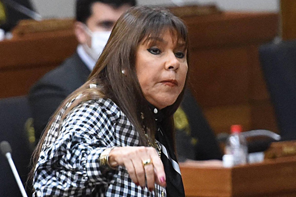 Senadora paraguaia alerta Mbappé sobre consequências e menciona prisão de Ronaldinho Gaúcho