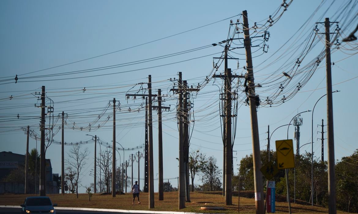 Acidentes com a rede elétrica aumentam no Brasil em 2025, mas mortes diminuem