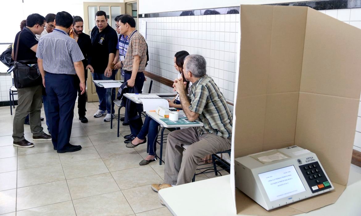 Justiça Eleitoral inicia convocação de mesários para as eleições de outubro