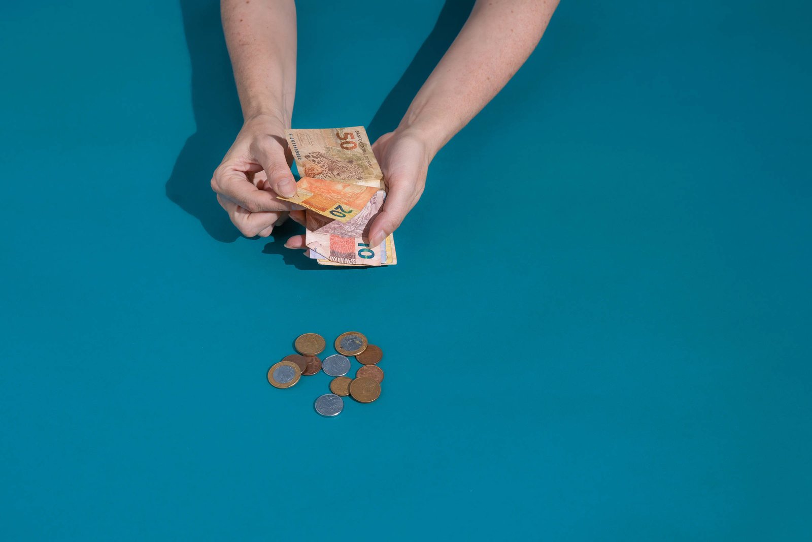 Poupança registra mais saques do que depósitos em junho, o menor volume em 14 anos