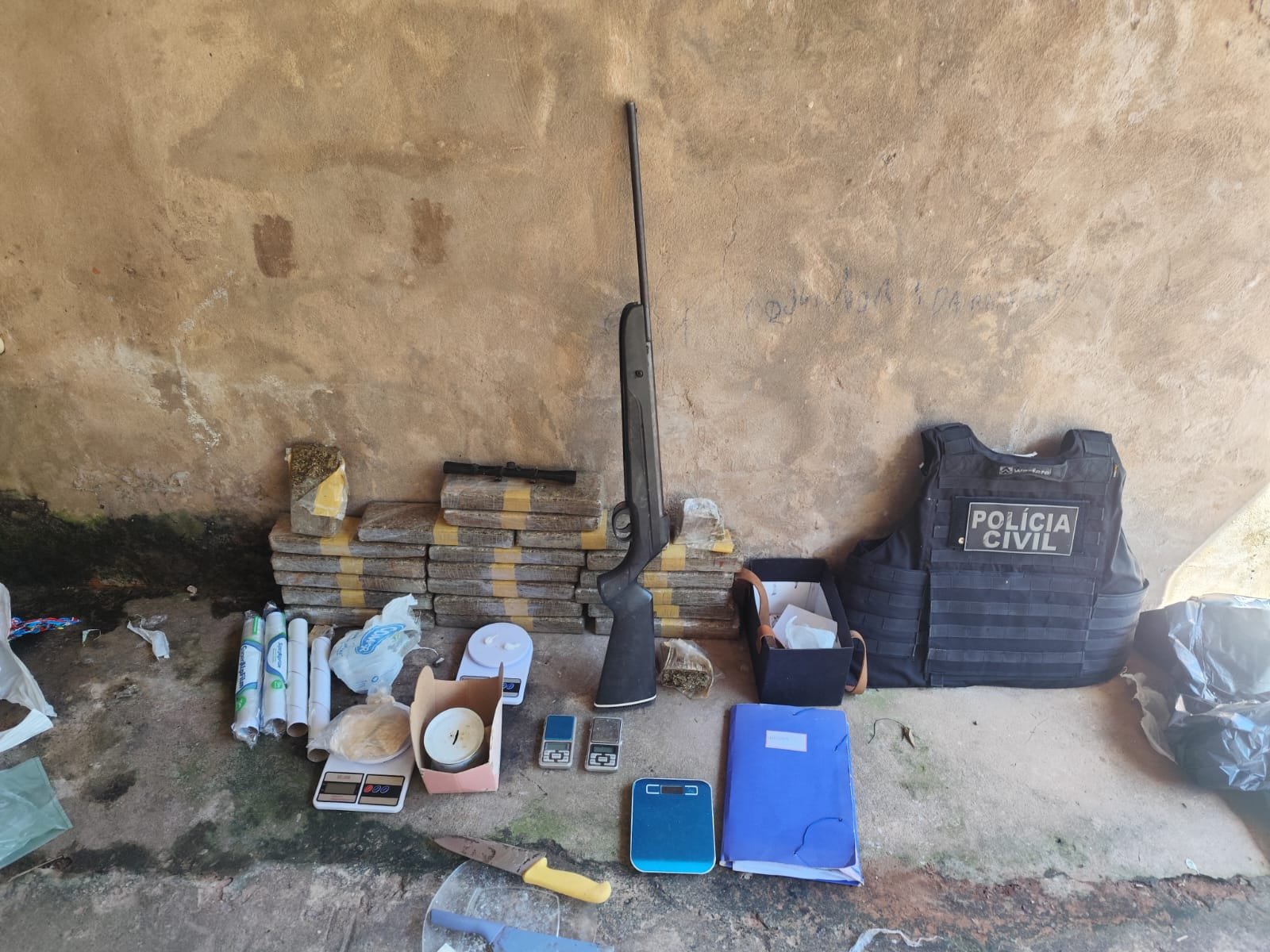 Polícia Civil desmantela depósito de drogas e armas em Rondonópolis e prende suspeito