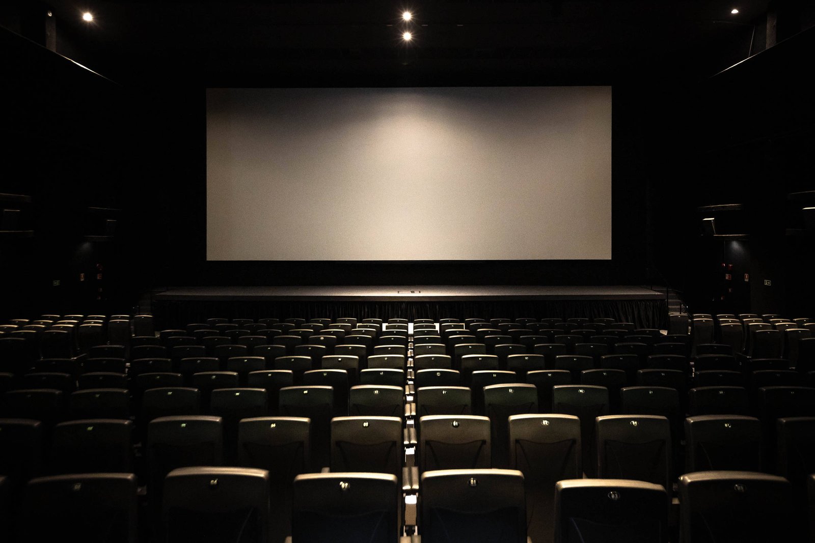 Cade aprova fusão entre Paramount e Warner em transação de US$ 110 bilhões