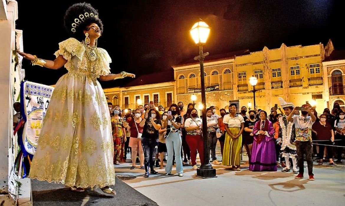 Bumba meu boi anima arraiais de julho no Maranhão com festa no Convento das Mercês