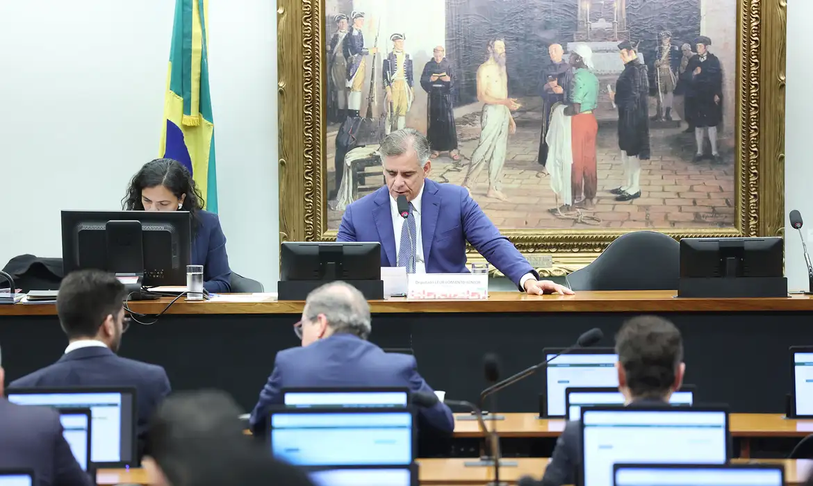 Câmara aprova proposta que elimina aposentadoria compulsória para juízes como punição