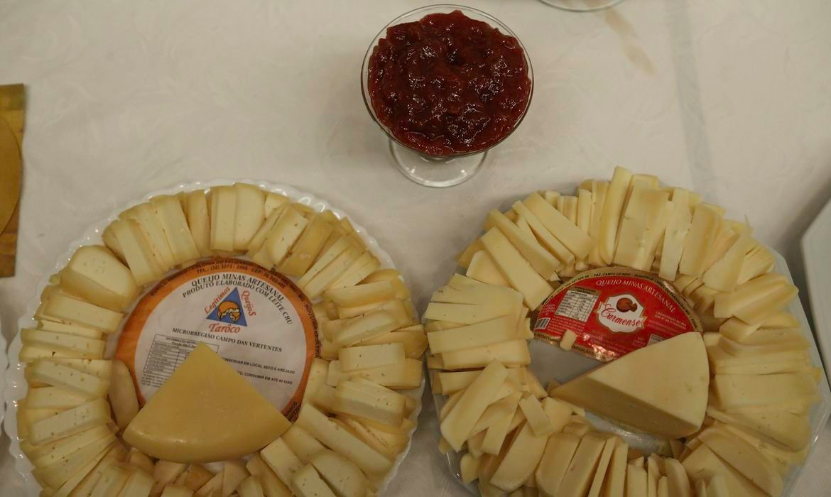 Serro preserva tradição de 300 anos na produção de queijos artesanais