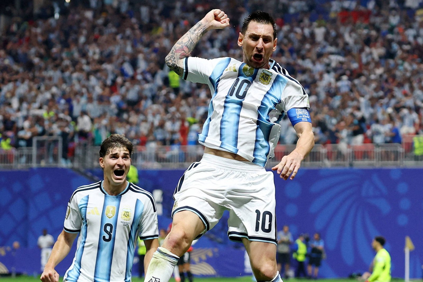 Messi e Pelé: a celebração que une gerações no futebol