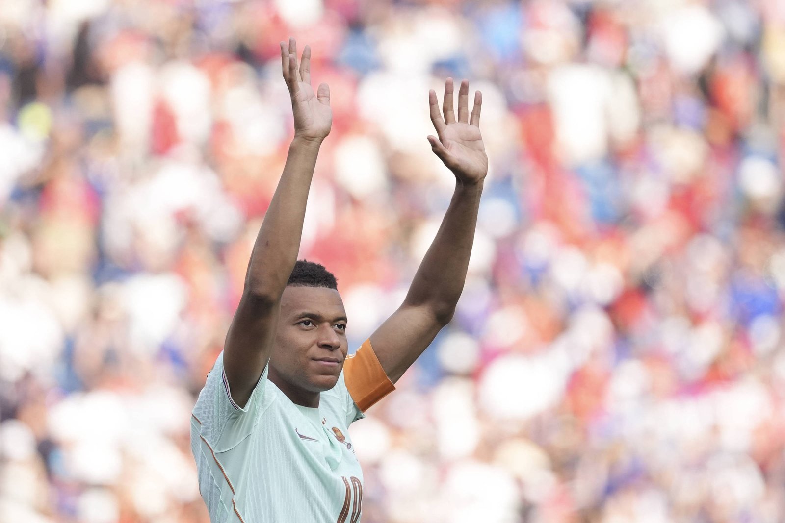 Mbappé destaca potencial da seleção francesa, mas não a considera a mais forte