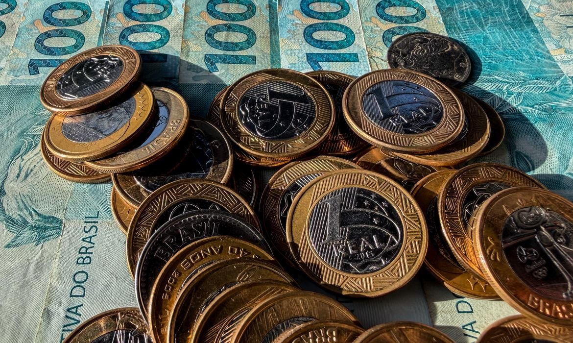 Inflação para correção salarial atinge 4,33% em 12 meses