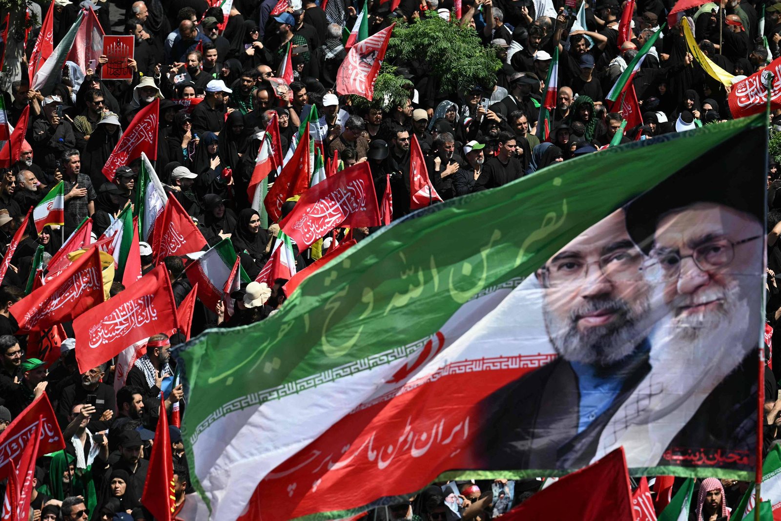 Líder supremo do Irã afirma que vingança por Ali Khamenei é uma 'demanda da nação'