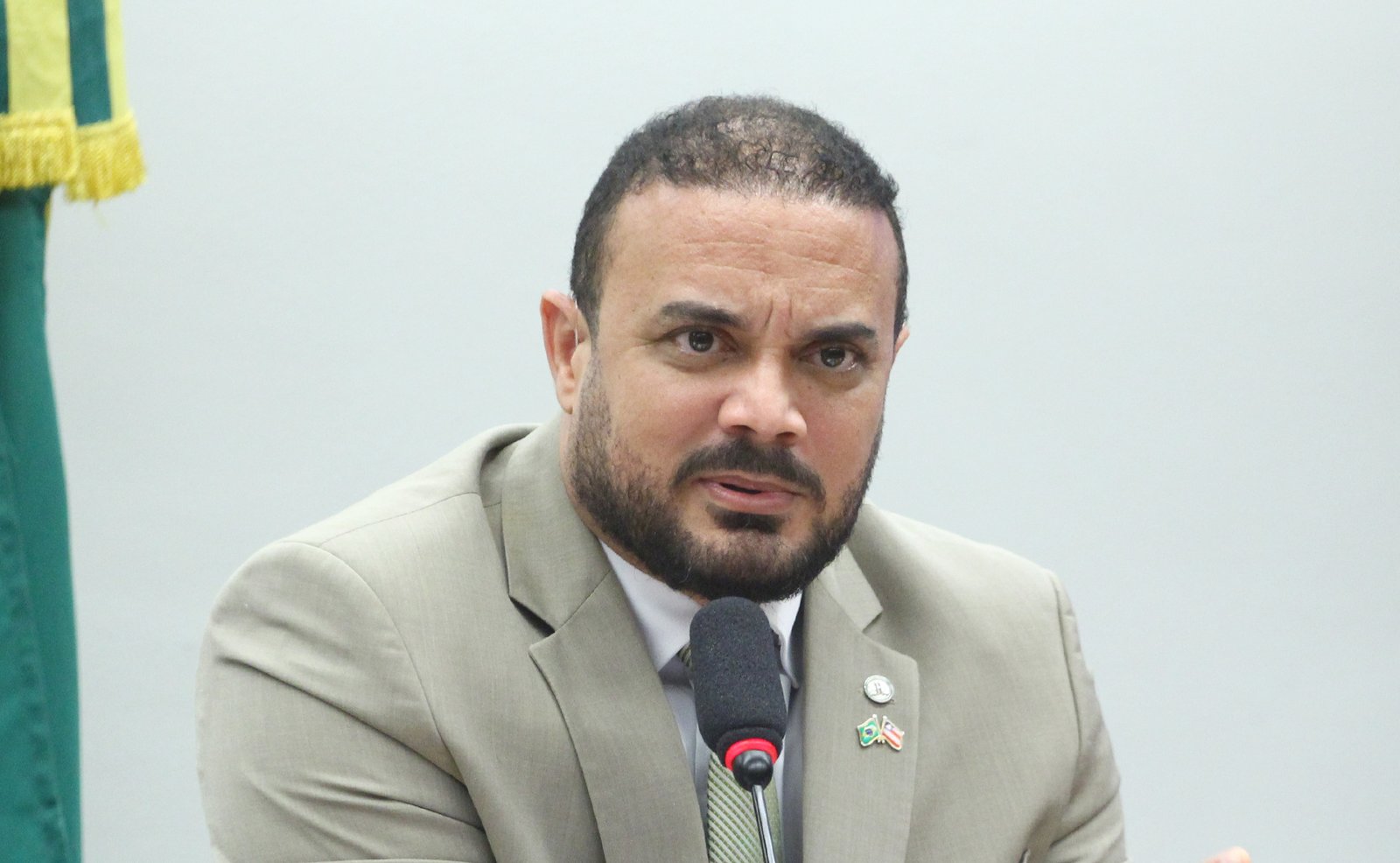 Projeto de lei reconhece risco da atividade de auditores fiscais agropecuários e permite porte de armas