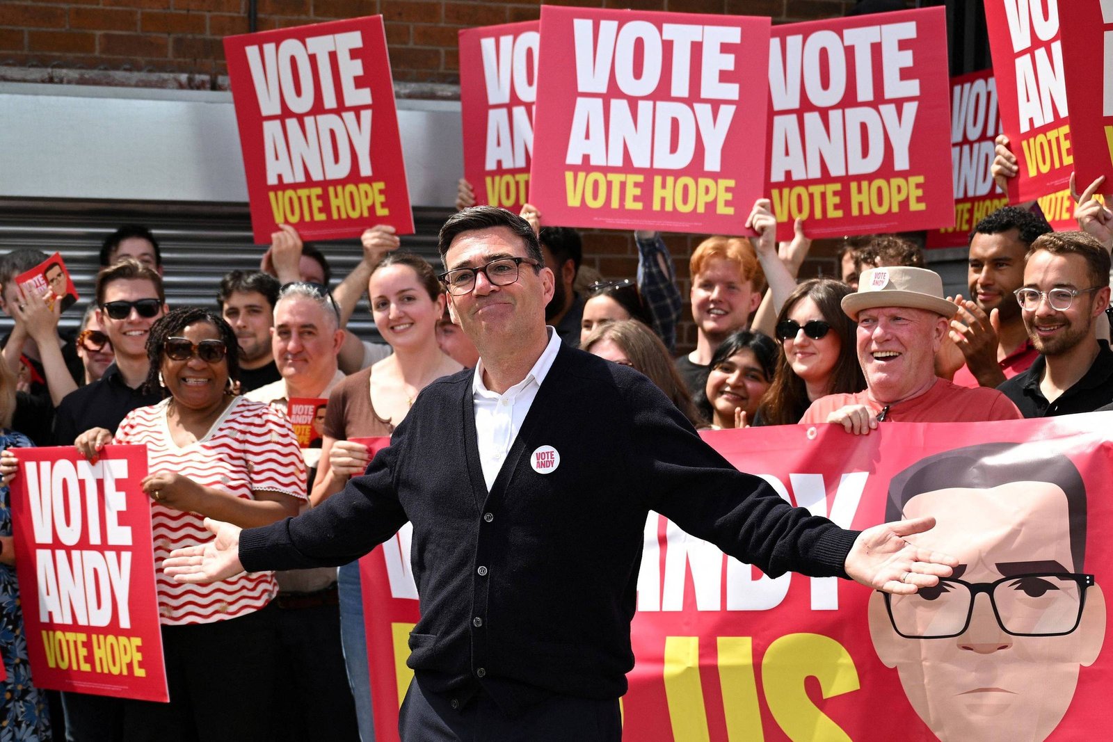 Andy Burnham se aproxima da liderança do Partido Trabalhista no Reino Unido