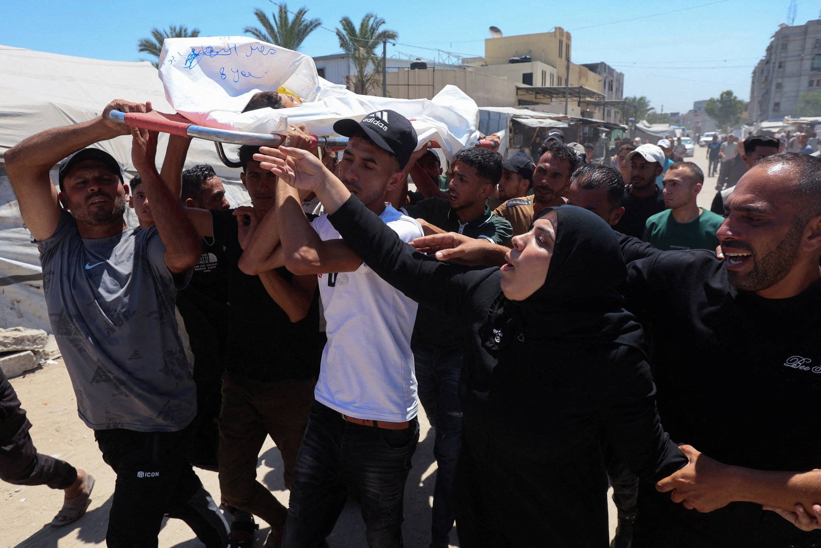 Ataques em Gaza resultam em mortes de palestinos, incluindo criança e policial do Hamas