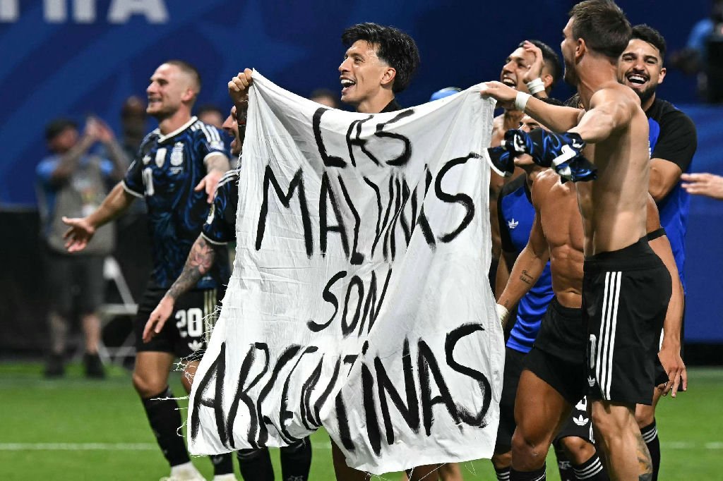Fifa investiga possível punição à Argentina por faixa sobre as Malvinas durante a Copa