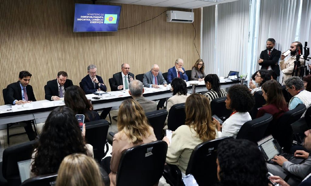 Governo brasileiro anuncia novo plano de socorro para setores afetados por tarifas dos EUA
