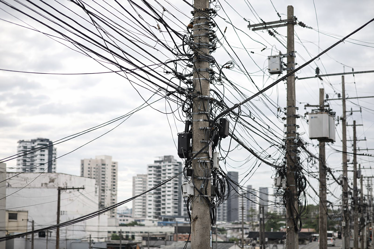 TJMT suspende liminar que determinava retirada de fiação ociosa em Rondonópolis