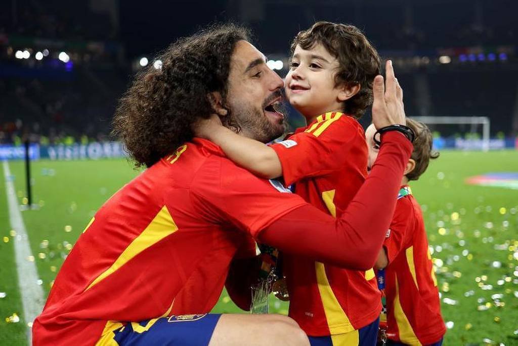 Como o diagnóstico de autismo do filho transformou a vida de Cucurella, da seleção espanhola