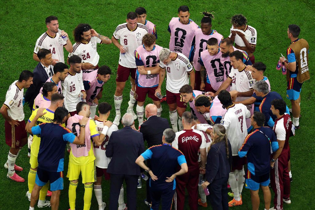 Fifa reconsidera pausas para hidratação após críticas na Copa do Mundo, diz Wenger