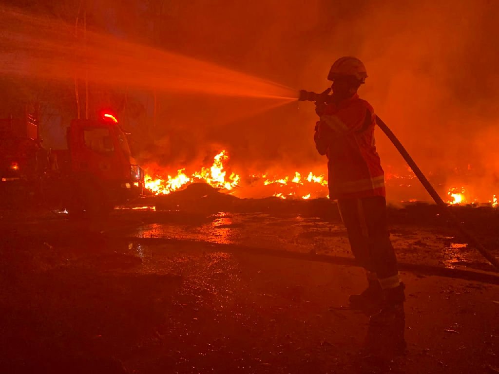 Incêndio devastador atinge antigo aterro sanitário em Primavera do Leste e mobiliza força-tarefa