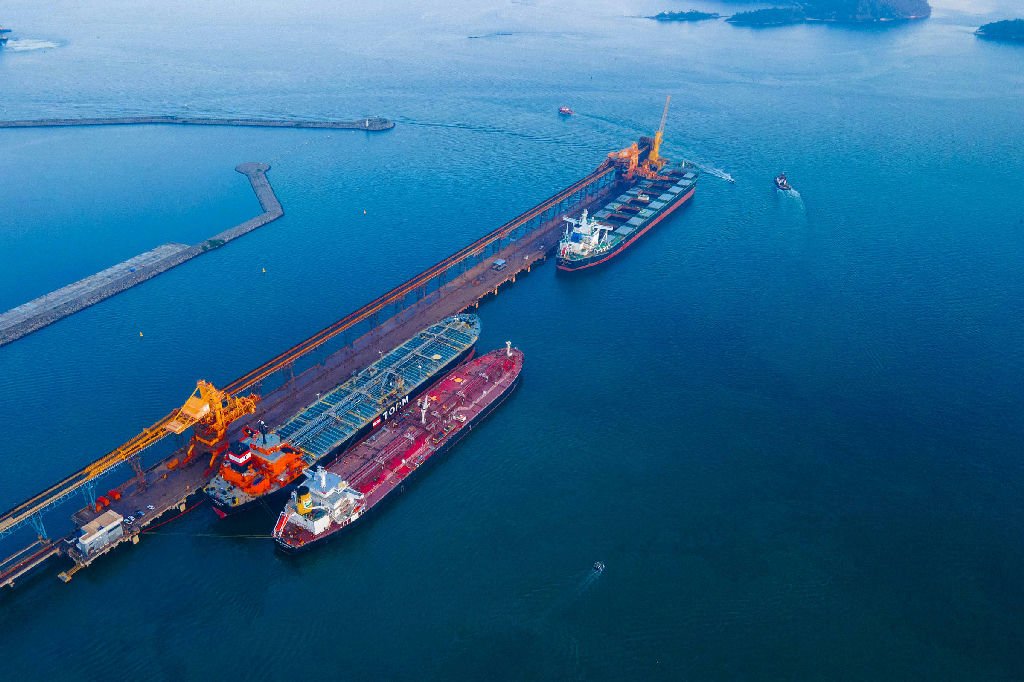 Portos brasileiros ampliam capacidade de exportação de petróleo do pré-sal com recordes de produção