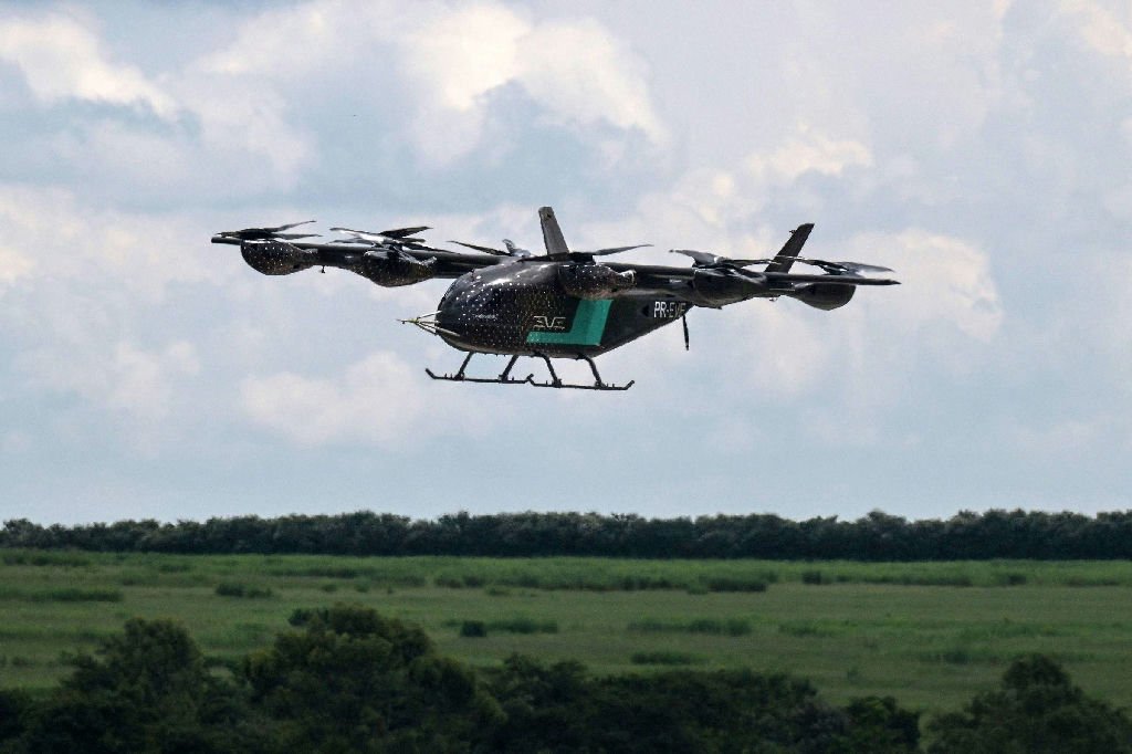 Eve, subsidiária da Embraer, fecha acordo para venda de 46 'carros voadores'