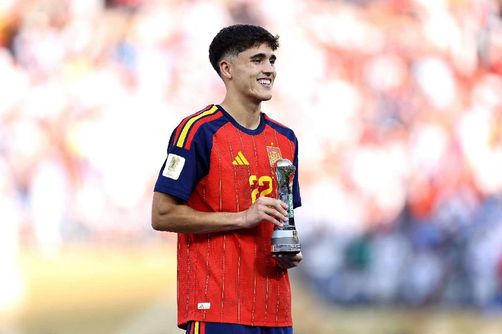 Cubarsí expressa admiração e pena por Messi após conquista da Copa do Mundo