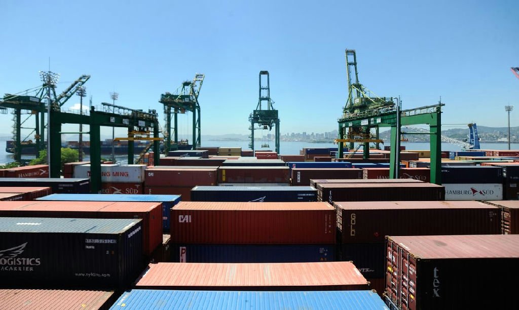Efeitos do tarifaço americano na balança comercial brasileira são limitados