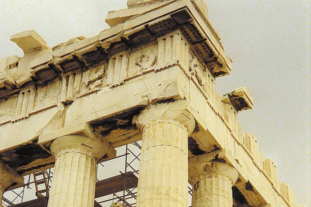 Casal de turistas americanos é atacado com faca na Acrópole de Atenas