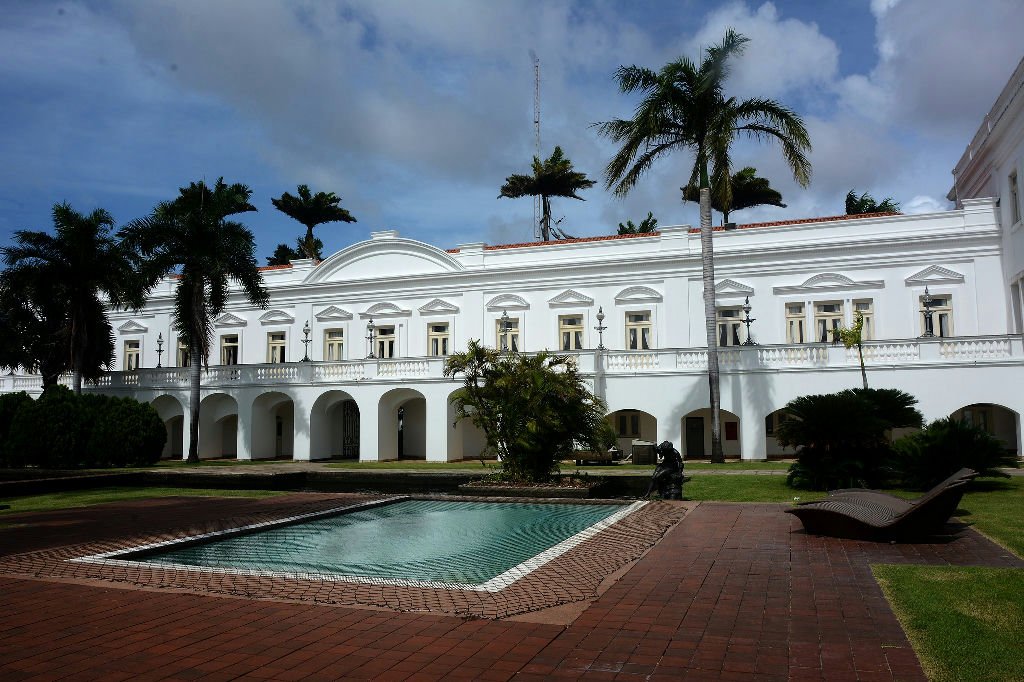 Ruptura na base governista afeta candidaturas de Dino e do PT no Maranhão
