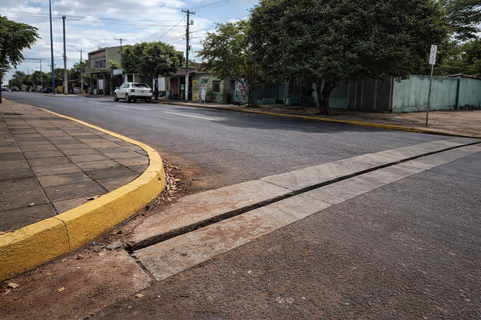 Rondonópolis investe na reconstrução de sarjetões para melhorar a trafegabilidade