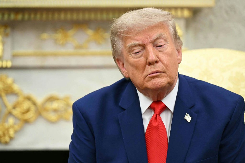 Trump anuncia tarifa de 100% sobre medicamentos genéricos a partir de 2028
