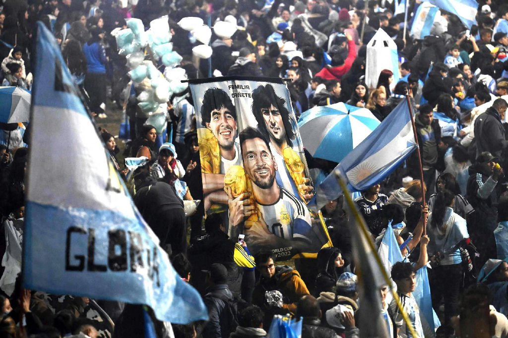 Argentina vive luto após derrota na Copa do Mundo e frustra planos de Milei
