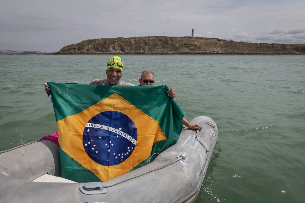 Ana Marcela Cunha quebra recorde sul-americano ao cruzar o Canal da Mancha