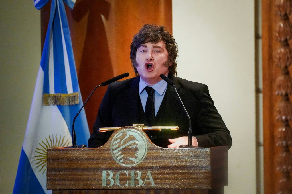 Milei aponta onda anti-Argentina como estratégia da esquerda global e responsabiliza oposição