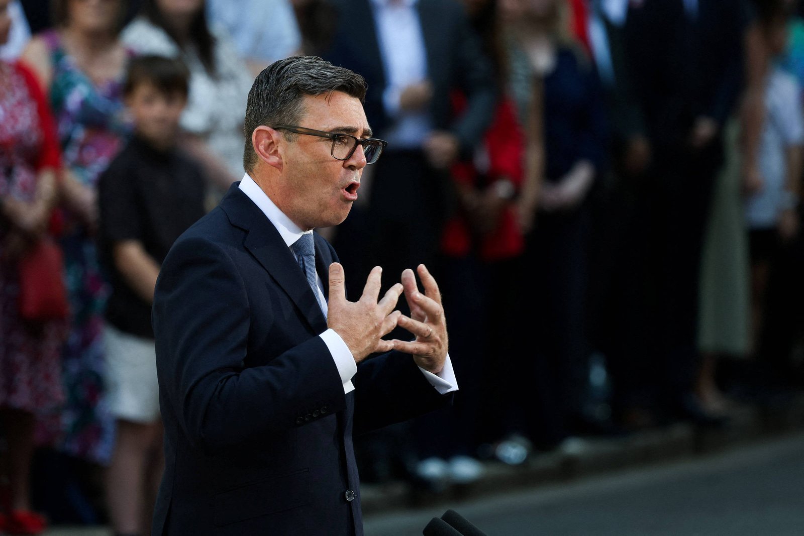 Andy Burnham muda discurso sobre Brexit e prioriza desafios internos