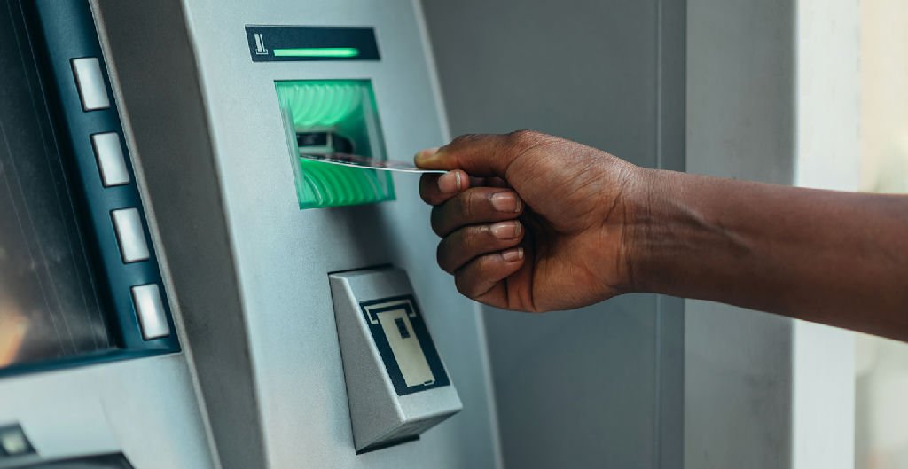 INSS alerta: familiares não devem retirar benefícios após falecimento