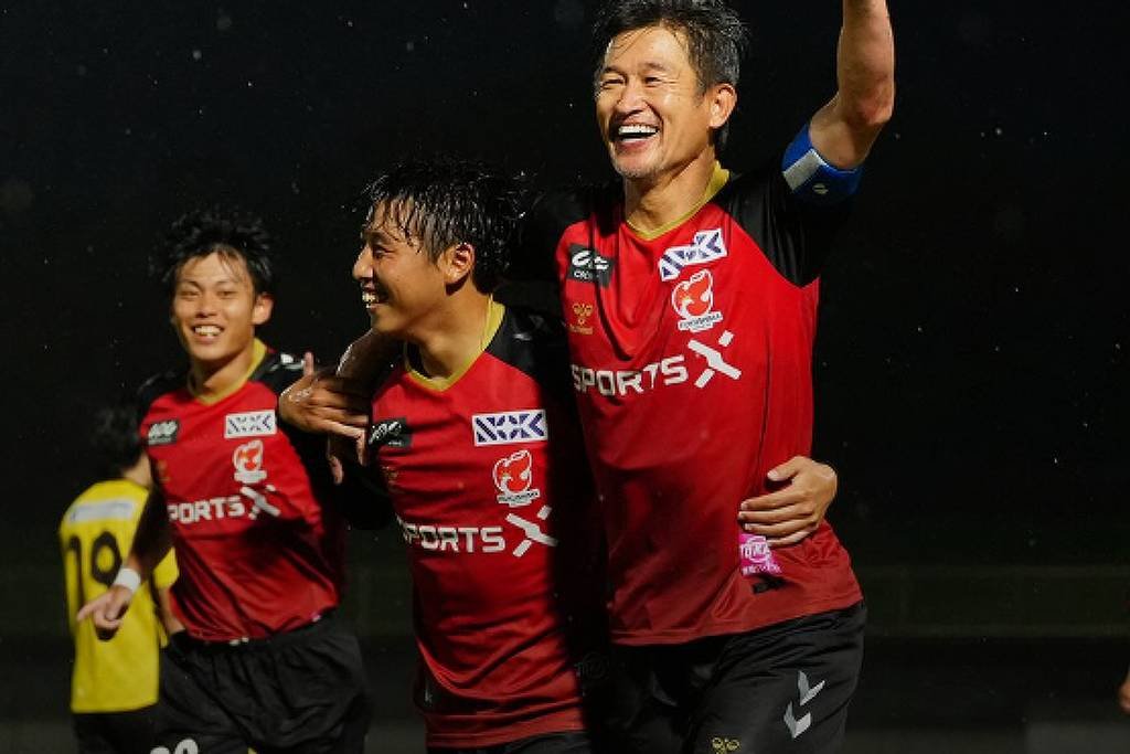 Kazuyoshi Miura, o 'King Kazu', marca gol histórico aos 59 anos
