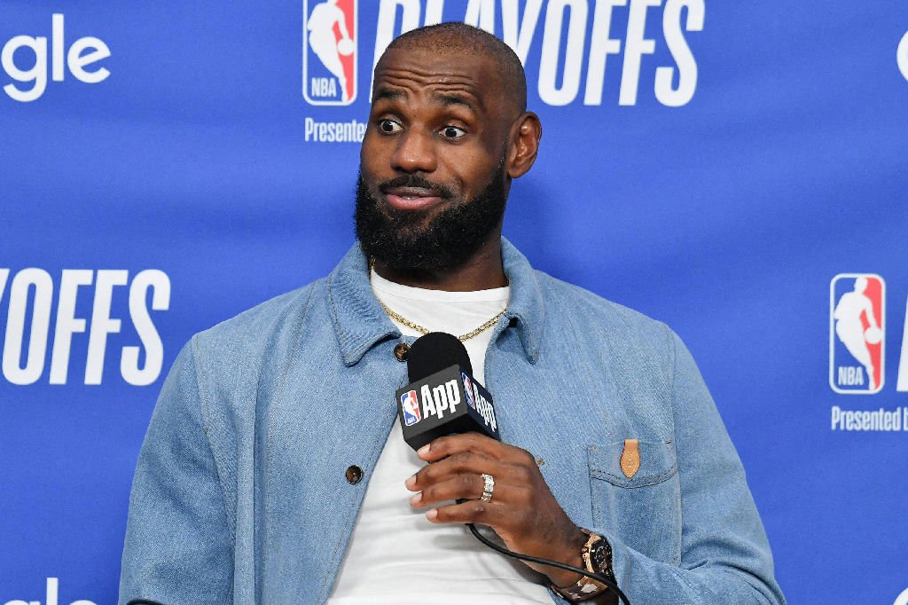 Lebron James anuncia transferência para o Philadelphia 76ers na próxima temporada