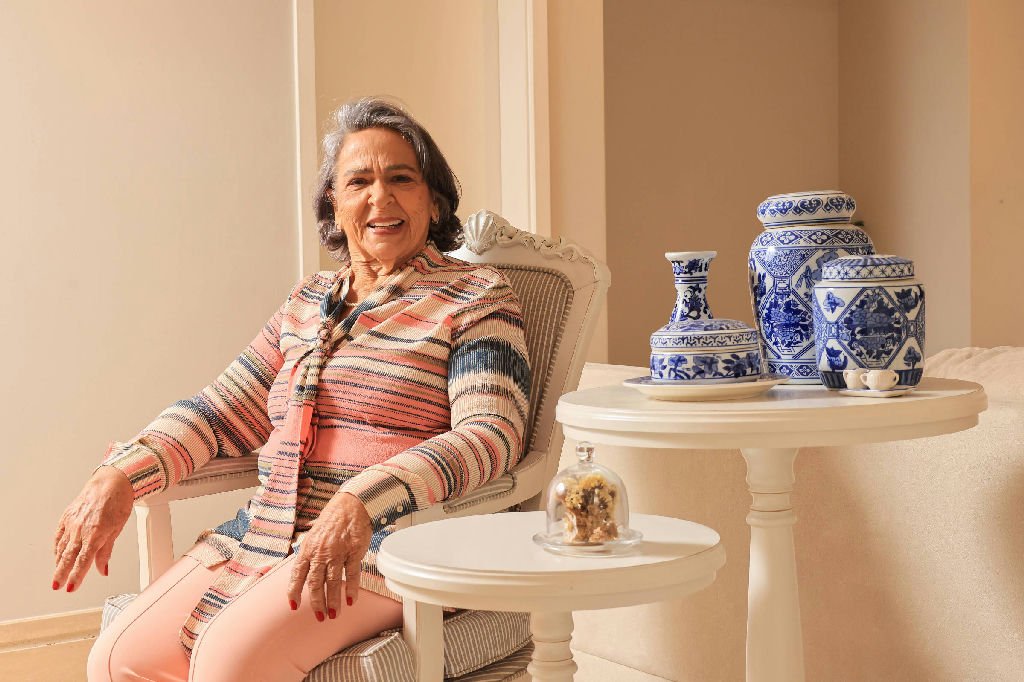 Longevidade transforma dinâmicas familiares, com avós assumindo cuidados e despesas com netos