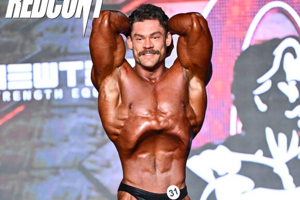 Matheus Menegate, top 7 do Olympia, anuncia que não competirá mais em 2026