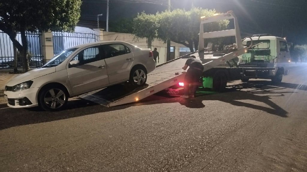 Motorista embriagado provoca acidente, foge e é preso após desacato em Rondonópolis