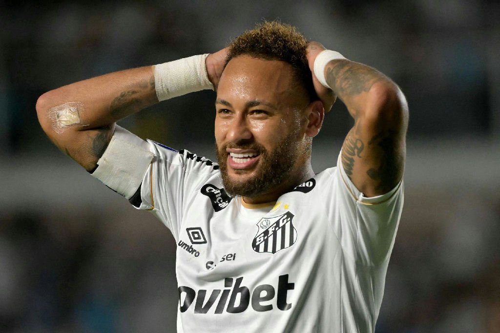 Neymar firma contrato com a ESPN para transmissão de leilão beneficente do seu instituto