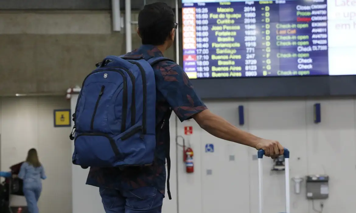 Novo sistema da Receita Federal agiliza desembarque de viajantes no Brasil