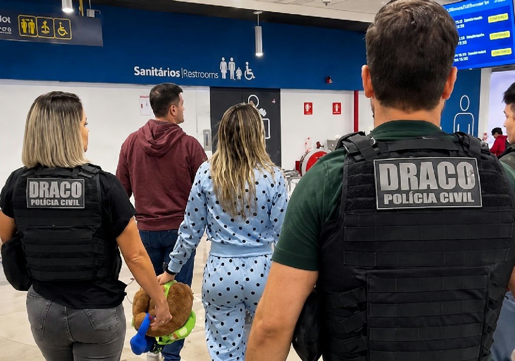 Polícia Civil prende esposa de braço direito de líder de facção no aeroporto de Várzea Grande