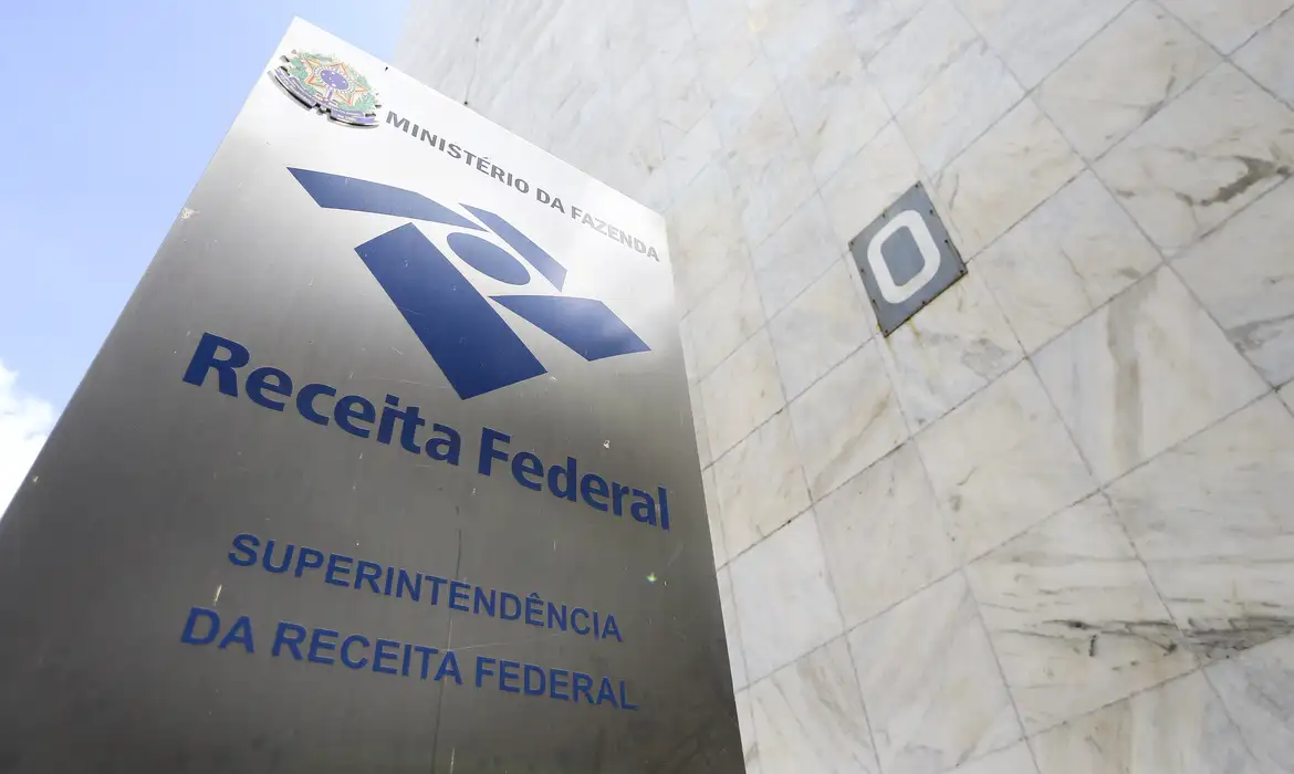 Receita Federal inclui 17 novas empresas na lista de devedores contumazes