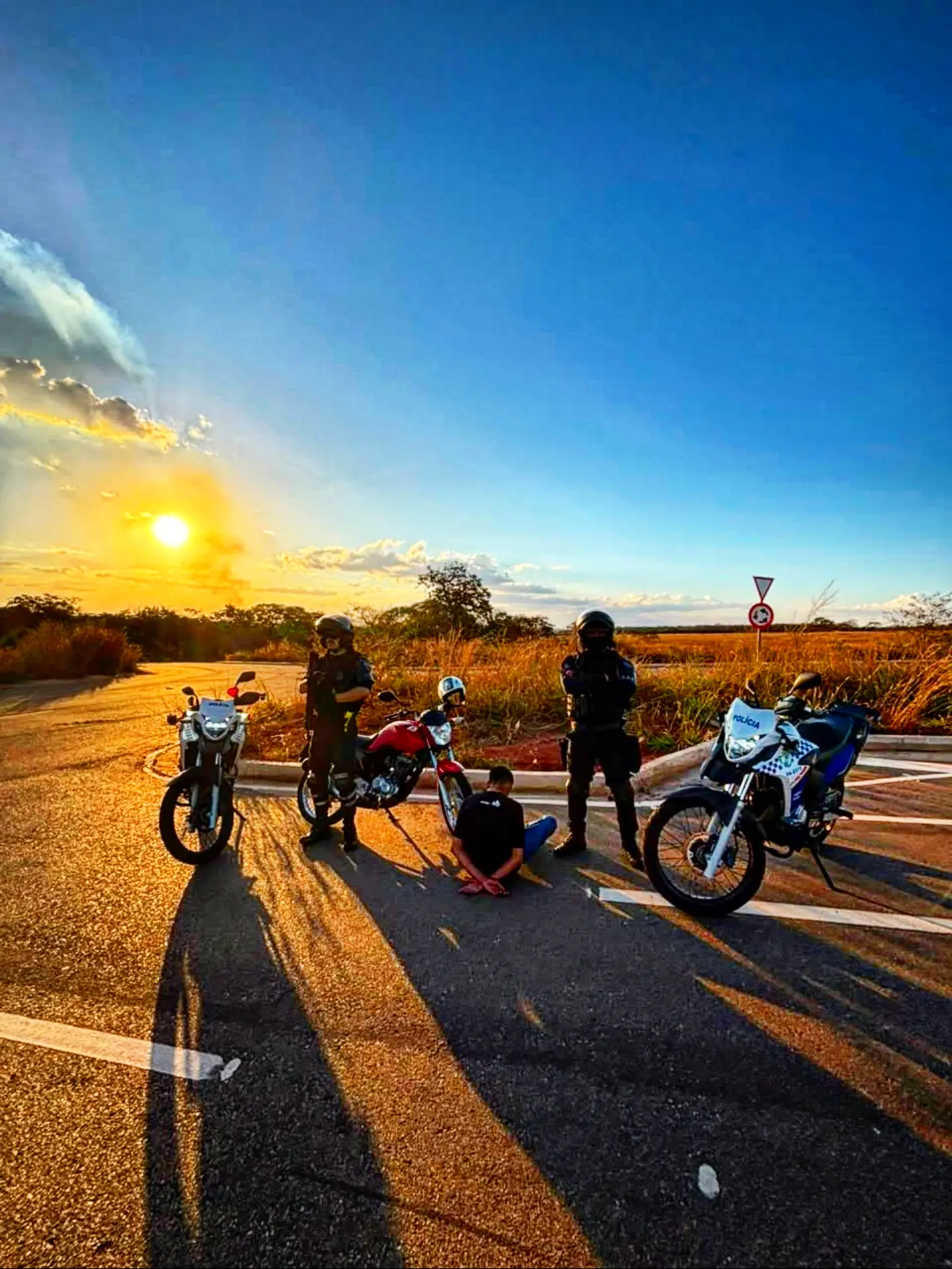 Registro da PM revela beleza do pôr do sol em Rondonópolis durante ocorrência policial