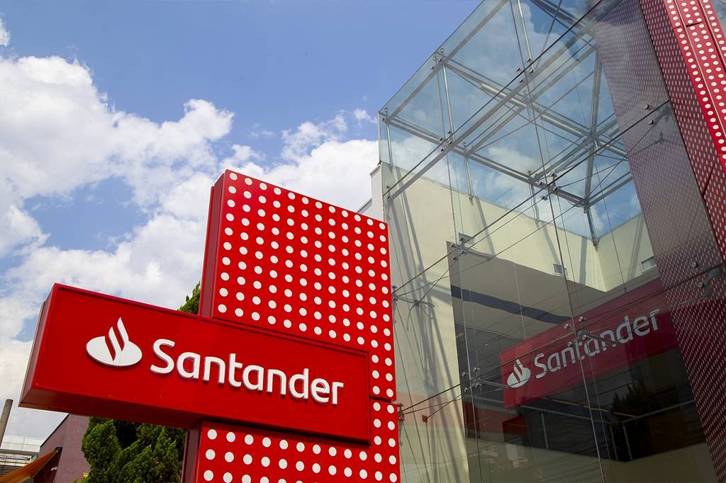 Santander planeja adquirir ações da operação brasileira em oferta de até R$ 11 bilhões