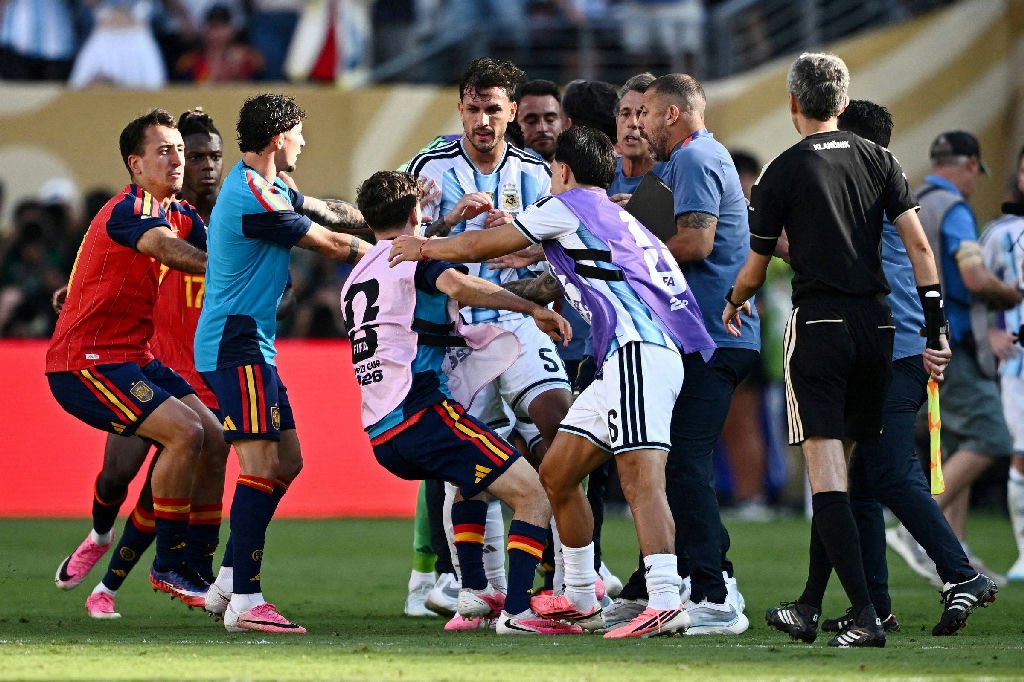 Técnico da Espanha critica comportamento de argentinos após final da Copa do Mundo
