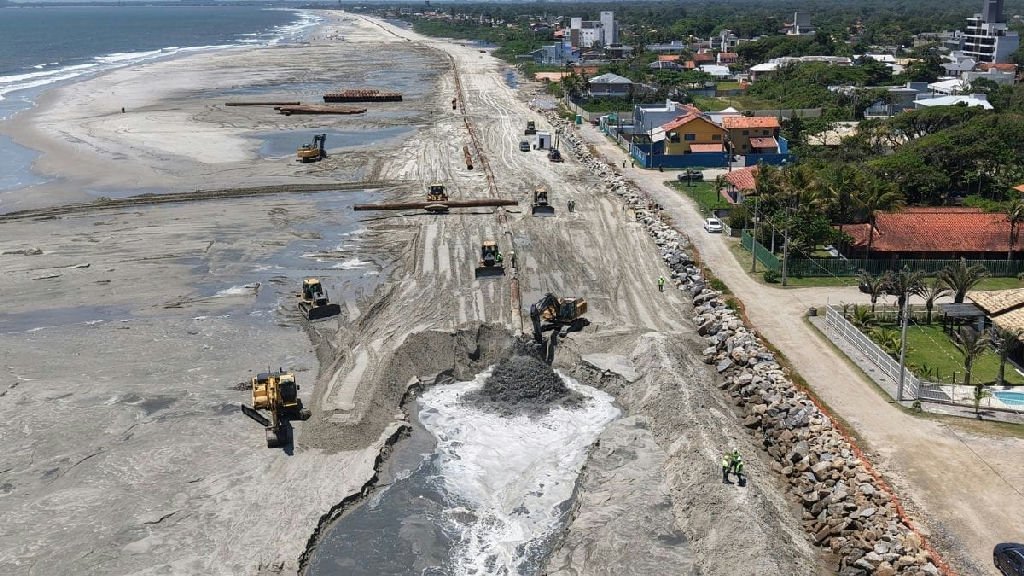Alargamento da praia de Itapoá avança para a fase final em Santa Catarina