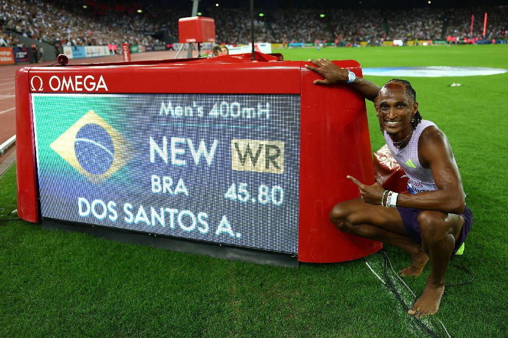 Alison dos Santos estabelece novo recorde mundial nos 400 metros com barreiras