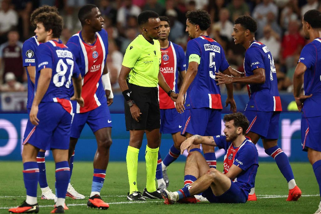 Árbitro somali considera Supercopa da Europa sua Copa do Mundo